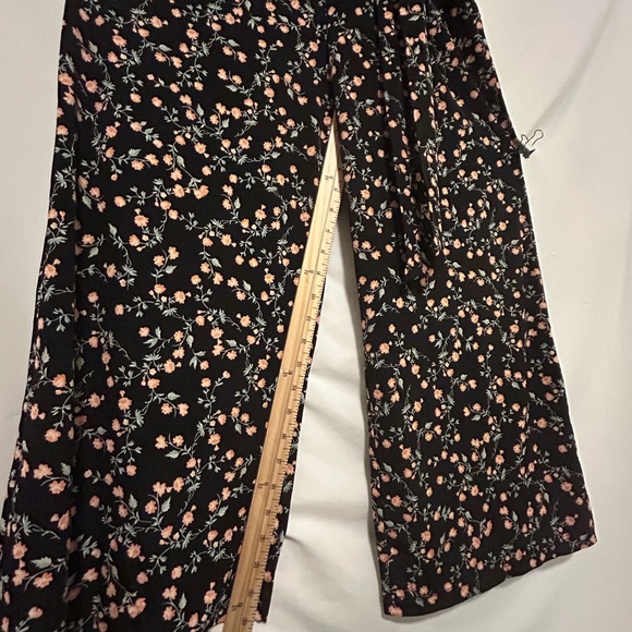 Kaileigh Floral Black Wide Leg Jumpsuit Small Petite Casual Dressy Outfit NWOT - Picture 10 of 11